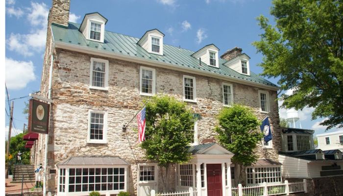 Red Fox Inn & Tavern (1728)